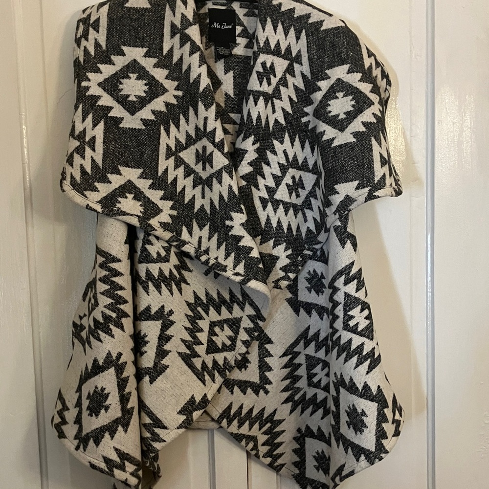 Me Jane Monochrome Geometric Shawl